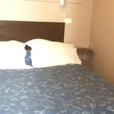 Hotel Stanislas 2*